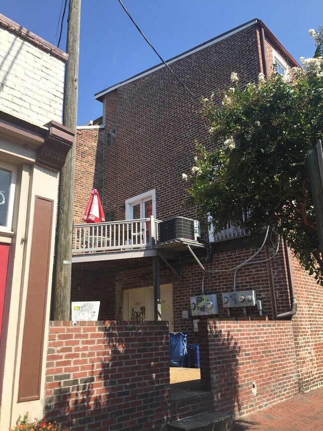 1731 E Main St Unit 01