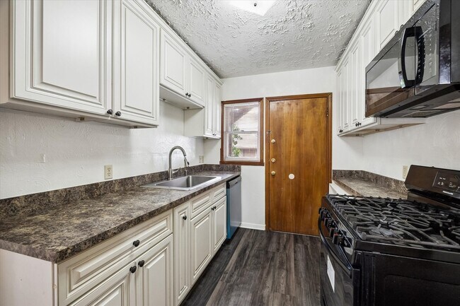 Photo - 2308 McClendon St