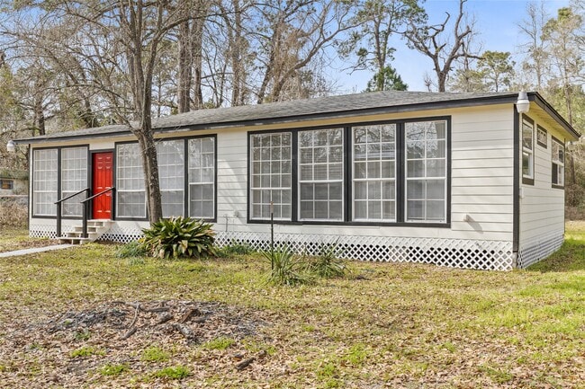 Photo - 16643 Lake Cir