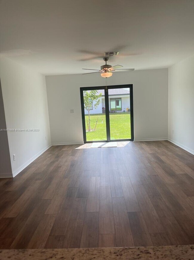 Photo - 863 Winwood Cir House