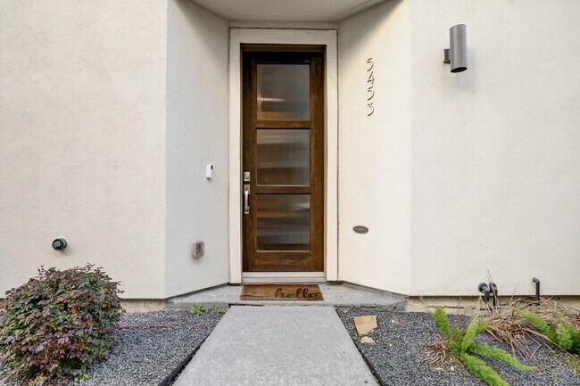 Photo - 5453 Larkin St