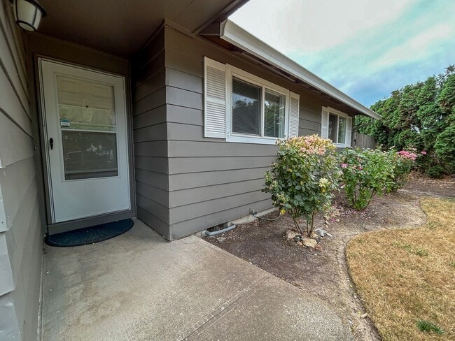 4998 Arrowood Ct SE