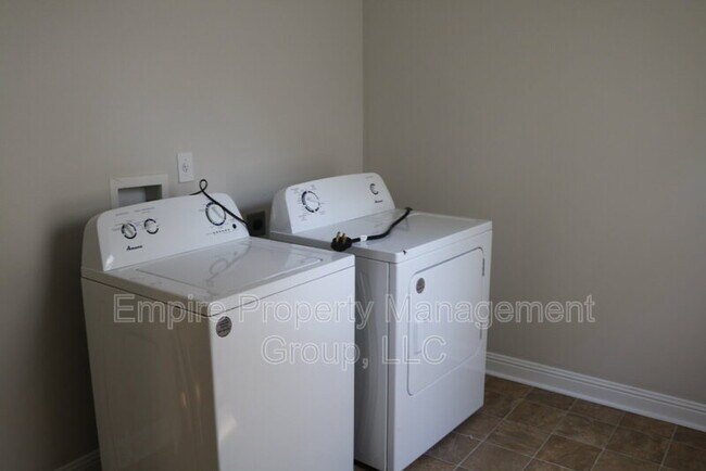 Photo - 2728 Kingswood Dr