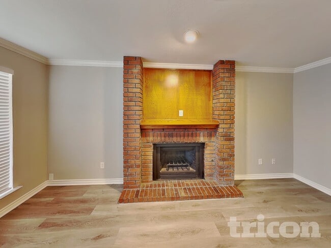 Photo - 2124 Glenn Ln