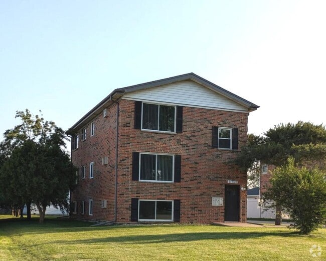 Building Photo - 21W185 Tee Ln Unit A Rental