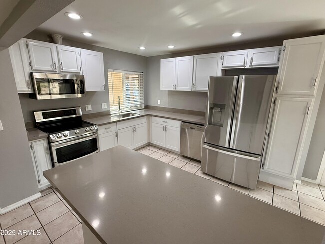 Building Photo - 14801 N 25th Dr Rental