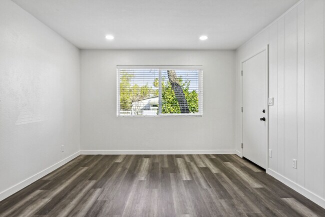 Photo - 1227 W 4th St Unidad 1229