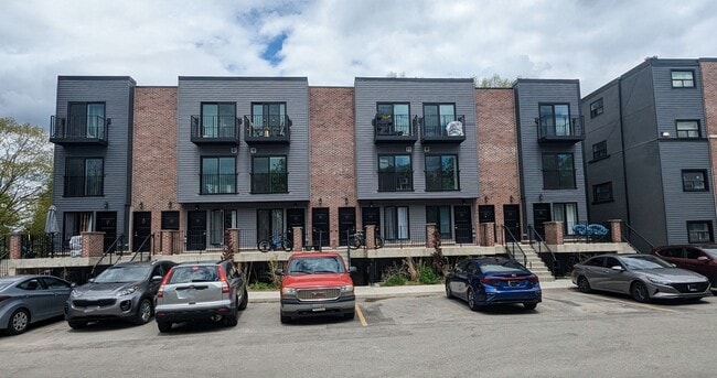 Building Photo - 3 Bedroom Unit 04