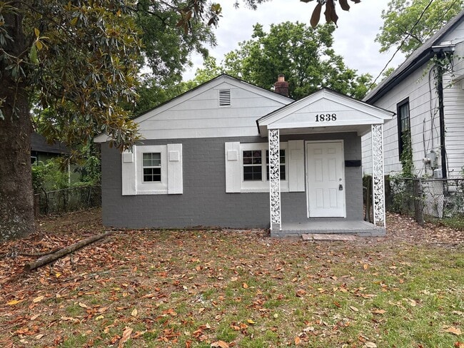 Building Photo - 1838 Watkins St