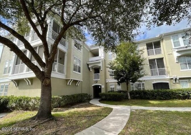 Photo - 8290 Gate Pkwy W Unidad 183