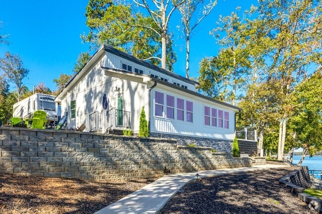 Building Photo - Beautiful Short term 2 bedroom 2 bath full... Rental