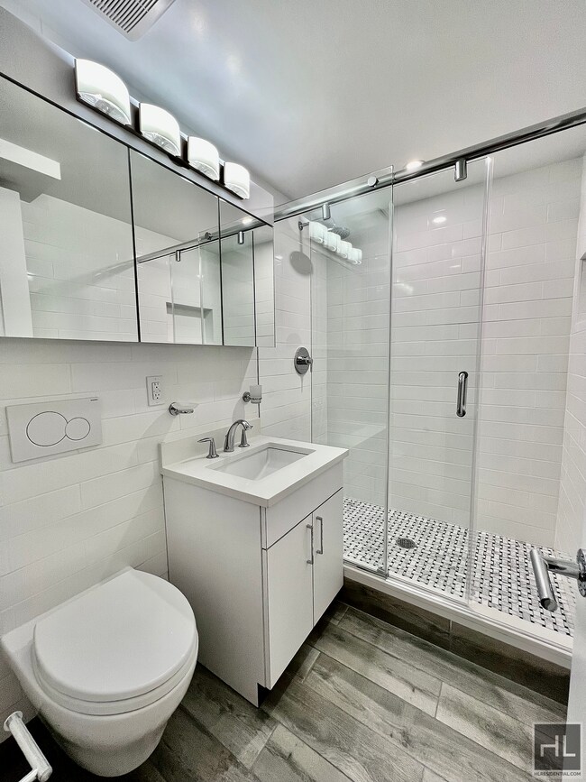 Photo - E 16 ST Unit 3X