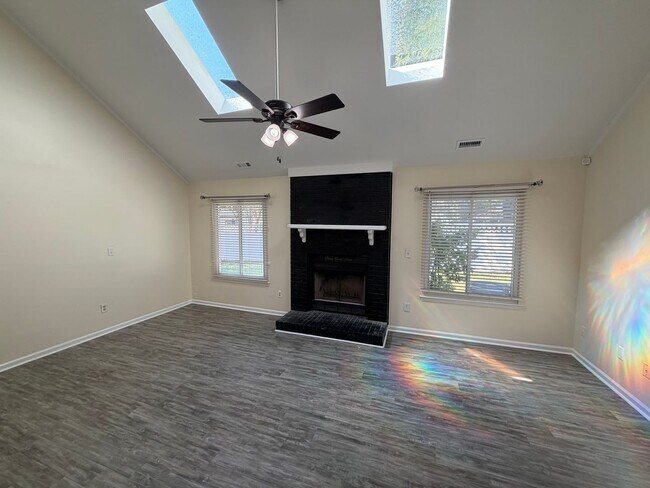 Photo - 1605 Hathern Ct