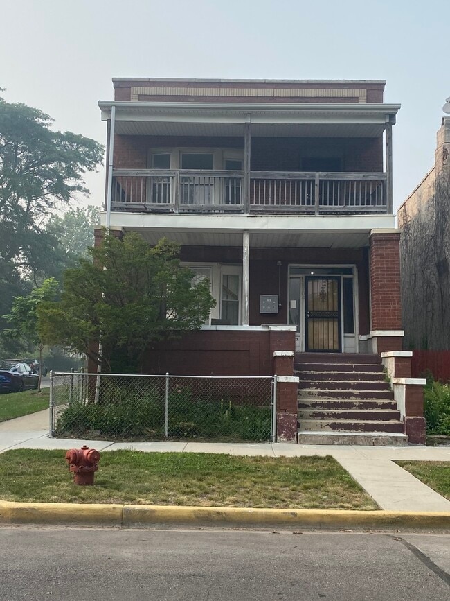 Building Photo - 2704 E 77th St Unit 2