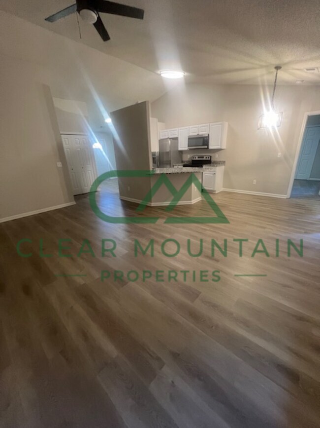 Photo - Modern Updates! 3 Bed/2 bath Single Family Home! Unidad 1 EC