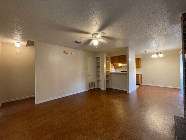 Photo - 1701 Cedarview Cir Unidad # A