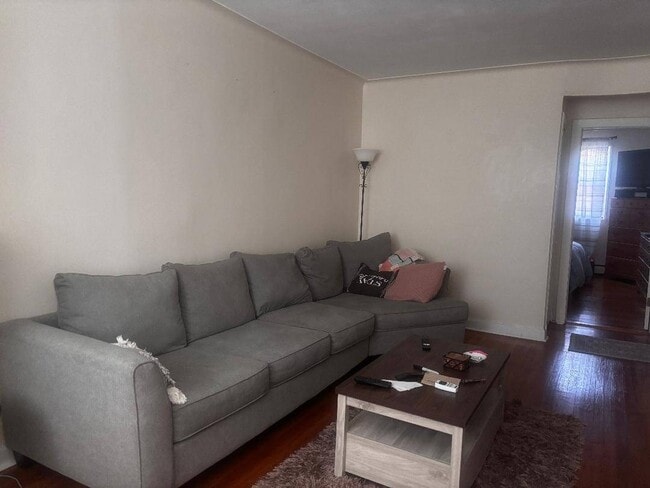 Building Photo - 15 Dongan Ave Rental