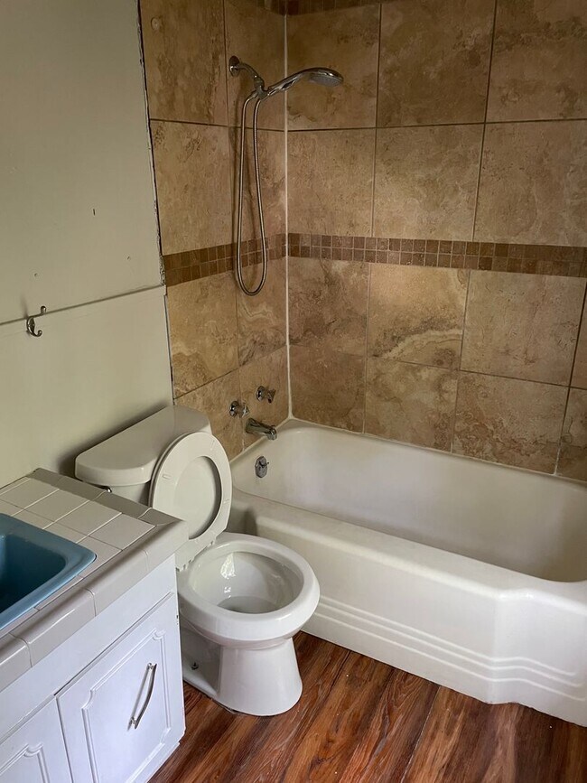 Photo - 820 College St Unidad 822, Apartment 2 (Upstairs Front)