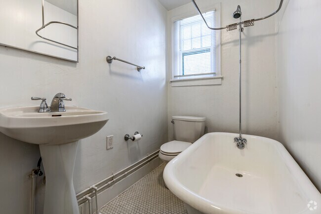 2BR, 1BA - 750SF - Bathroom