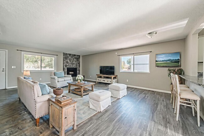 Building Photo - 221 N Race St Unit D