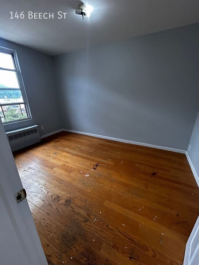 Building Photo - 146 Beech St Rental