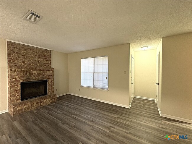 3901 Hereford Ln Unidad D