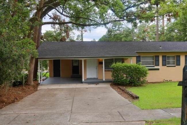Photo - 406 Fairbanks Dr
