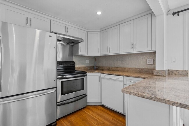 Photo - 256 W 3rd St Unidad 2