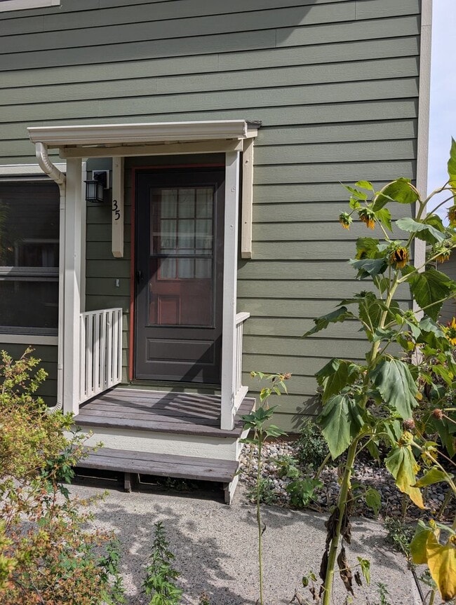 Photo - Cute 3 Bedroom Condo w/ Bonus Room - Walki...