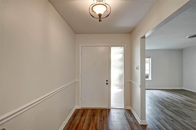 Photo - 5446 Jason St