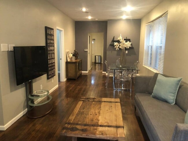 Photo - 2742 W Nelson St Unit 1