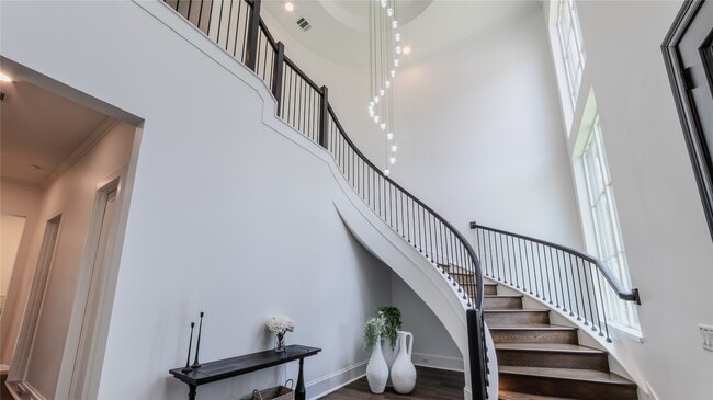 Photo - 974 W 43rd St