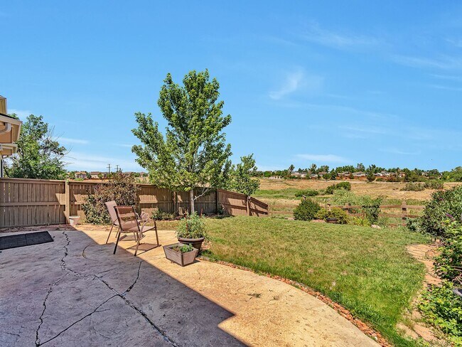 Building Photo - Spacious 3 Bedroom 2 1/2 Bath in Castle Rock!