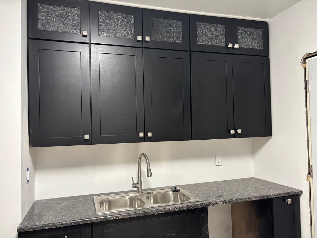 Photo - 3242 Clairmount Ave