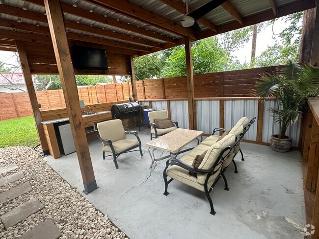Building Photo - 735 Sprucewood Ln Rental