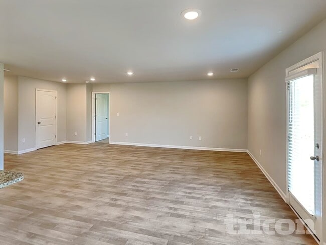 Photo - 930 Equine Dr