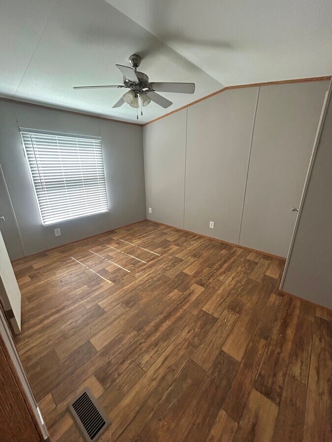 Photo - 605 County Rd 6053
