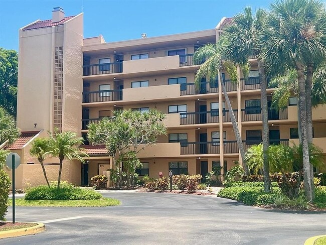 Photo - 2025 Lavers Cir Unit Lakeside condo