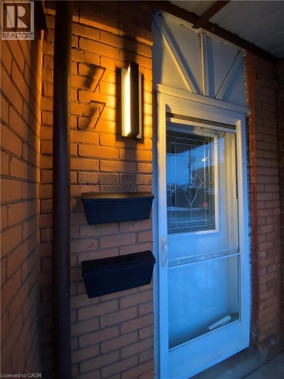 Photo - 77 Barton St E