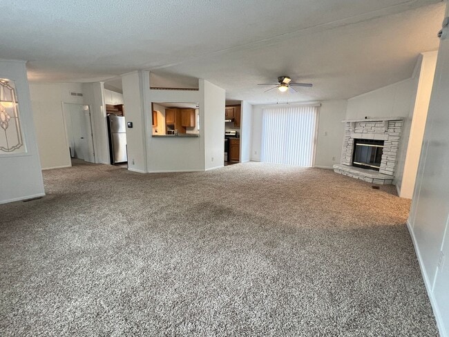 Photo - AVAILABLE NOW | SMALL PETS PERMITTED | LAR...