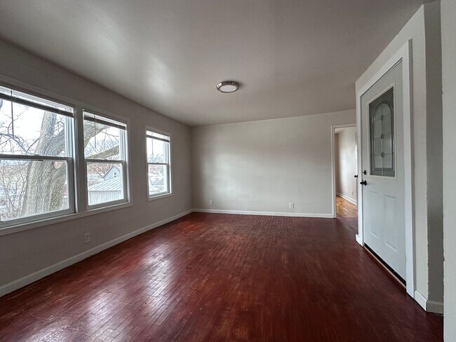 Photo - 351 Cleveland St