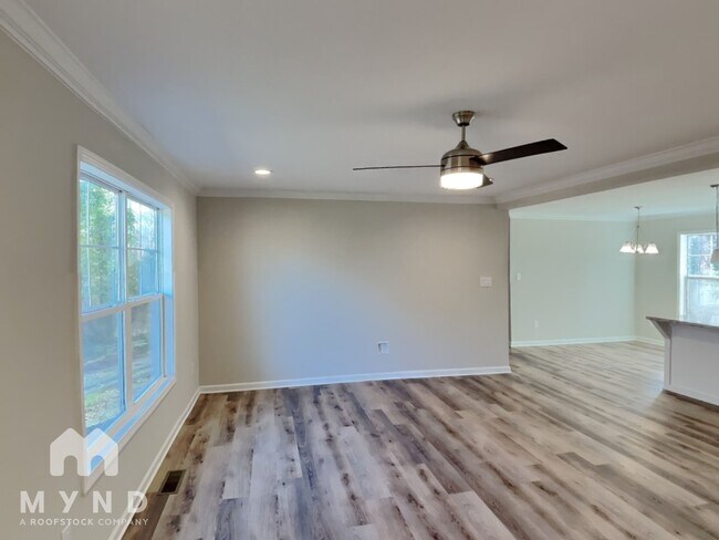 Photo - 612 Sumac Ln