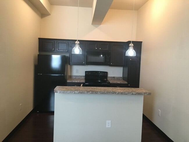 Building Photo - 602 N Queen St Unit Apt 3