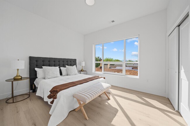 Building Photo - 17 AVENUE E Unit 302