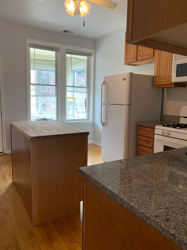 Photo - 2237 W Fullerton Ave Unit 3