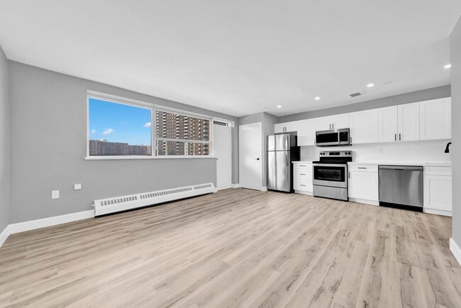 Photo - 535 The East Mall