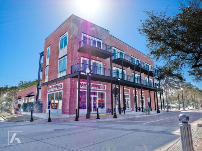 Building Photo - 201 S Sanford Ave Unit 202