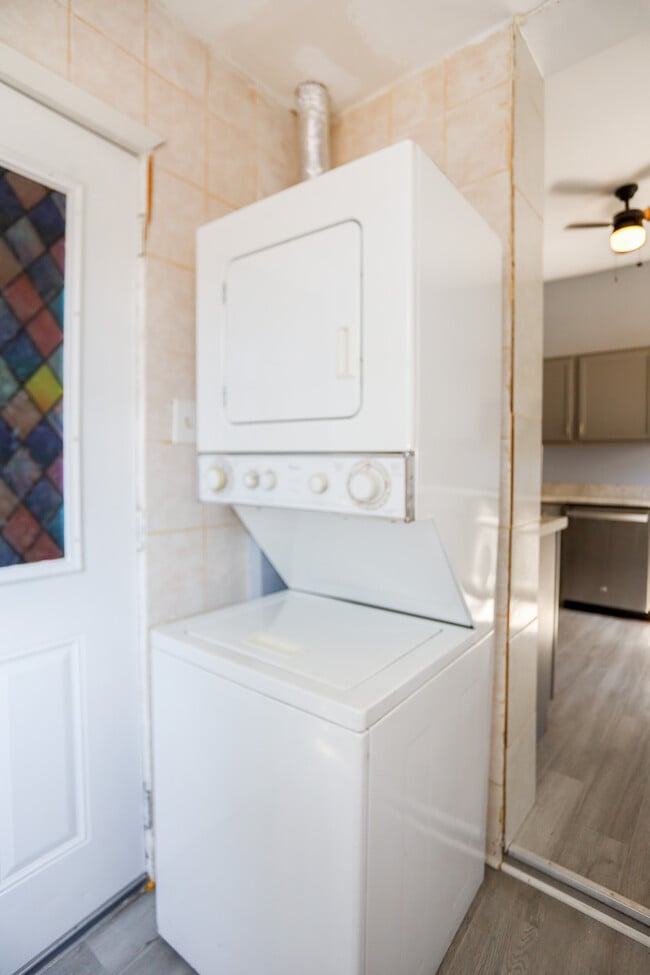 Photo - 3525 W Dickens Ave Unit #2