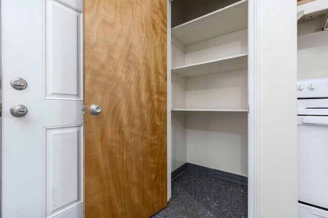 Photo - 707 M St Unidad #4