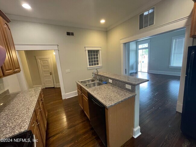 Photo - 430 E 7th St Unit 430